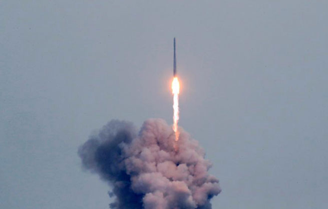 韩国自研运载火箭载星发射成功